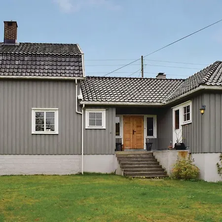 Semesterbostad Four Bedroom Holiday In *